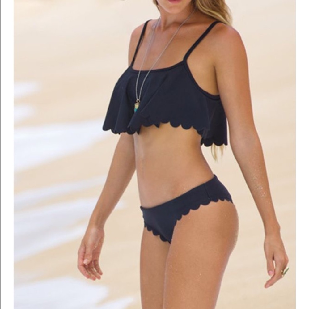 Roxy Scalloped Black Bikini (Size Large)